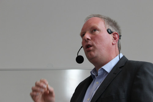 - Når signalene er så positive som de er, så er det grunn til å spørre om næringslivet er forberedt på dette? Det er de sannsynligvis ikke! Sa Erlend Bullvåg under næringstreffet om offentlige innkjøp ved Campus Helgeland.