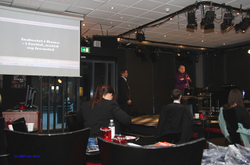 Markedssjef Jan Gabor (t.v.) og adm. dir. Arve Ulriksen i Mo Industripark AS, fra deres presentasjon for studentene.