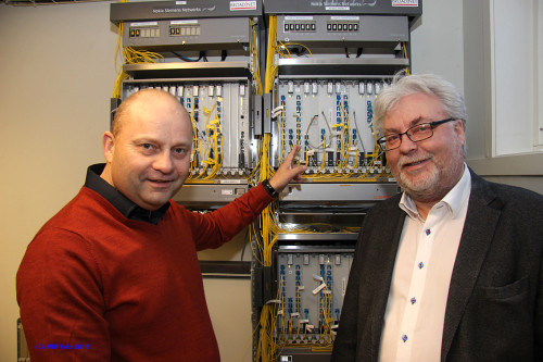 - Fra vårt ståsted i Mo Industripark mener vi regjeringen fortjener ros for sitt framlegg om redusert elavgift for datasentre, sier Arve Ulriksen, adm. dir. i Mo Industripark AS. Han ser fram til at det kan trekkes mange datakabler i et stort datasenter i Mo i Rana i framtiden, og her gleder han seg over regjeringens framlegg sammen med ordfører Kai Henriksen (H) i Rana kommune.