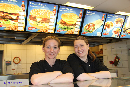 Best-stasjonen er en av de største på hurtigmat her i byen. Trine Bjerkli Gabor (t.v) sammen med Janne Helen Kvåle.