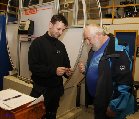 Grotnes Steel AS er en av materialtestingsavdelingens største kunder. Her er Dan Frede Dahl sammen med Per Fagermo fra Grotnes Steel AS.