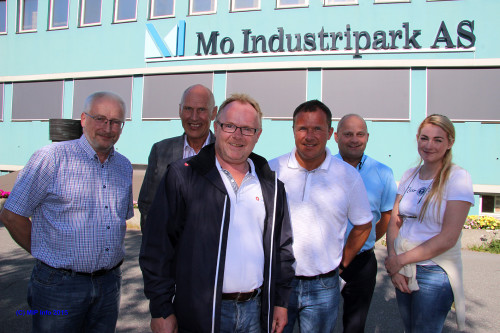 -Et nyttig besøk som ga oss flere viktige innspill fra industrien i Rana, sa Per Sandberg. Fra venstre: Jan-Erik Svensson, Arctic Circle Data Center AS / Inkubator Helgeland AS, Allan Johansen, Rana FrP, Per Sandberg, nestleder FrP, Thoralf Lian, Inkubator Helgeland AS, Arve Ulriksen, Mo Industripark AS, og politisk rådgiver Victoria Reynolds, FrP.