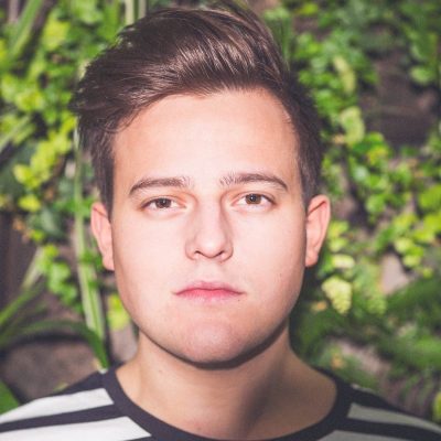 TIdligere The Voice deltaker Adrian Jørgensen gleder seg til å ha konsert på byfesten 13. august.