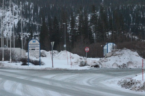 Endring av bruk gjennom årene har gjort at virksomhetene i industripark ikke lenger fikk nytte av parkeringsplassen, mens MIP AS måtte bære alle kostnader med drift, inklusive snørydding av plassen.