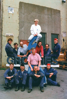 1991: Lower row, from left: Bjørnar Lillerødvann, Lars Hoff, Trond Nilsen and Kenneth Lysfjord. In the midle: Tor Svartvatn Upper row, from left: Erling Remy Pedersen, Ole Johnny Hagen, Sigurd Wist, Per Fagermo, Heiki Storbakk and Joar Hansen. On top: Lisbeth Gårdvik. 