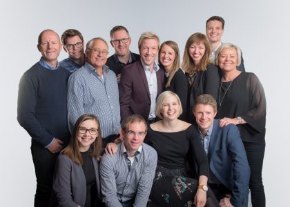 kunnskapsparken-416-edit De ansatte i Kunnskapsparken Helgeland og Inkubator Helgeland ser frem til fusjonen. Fv. Torbjørn Aag, Hans-Petter Nyvik, Torbjørn Jørgensen, Svein Skogøy, Bjørn-Audun Risøy, Caroline Andreassen, Monica Paulsen, Andreas Inselseth, Tone Jakobsen. Foran fv.Fransisca Kappfjell Herbst, Lars Bruland Høyen, Marlene Jordbru og Vegard Nerdal.
Foto: Bjørn Leirvik